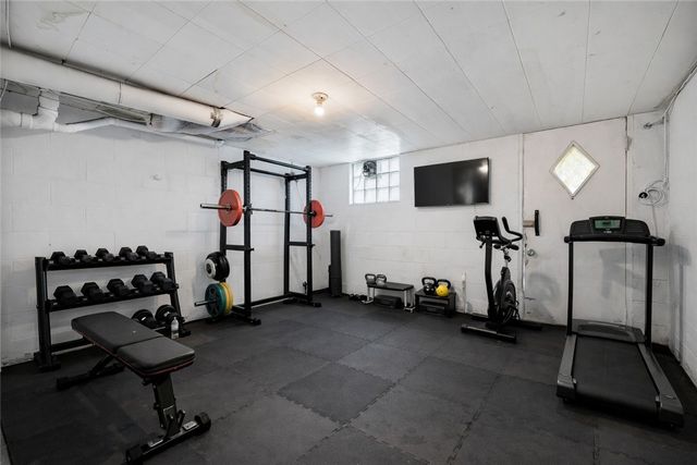 228 W Marigold St, Munhall, PA 15120