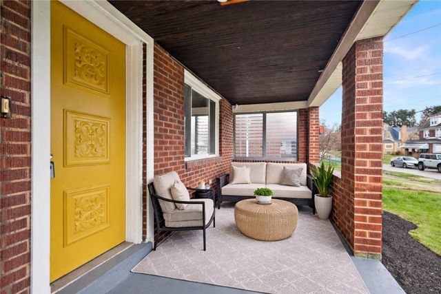 228 W Marigold St, Munhall, PA 15120