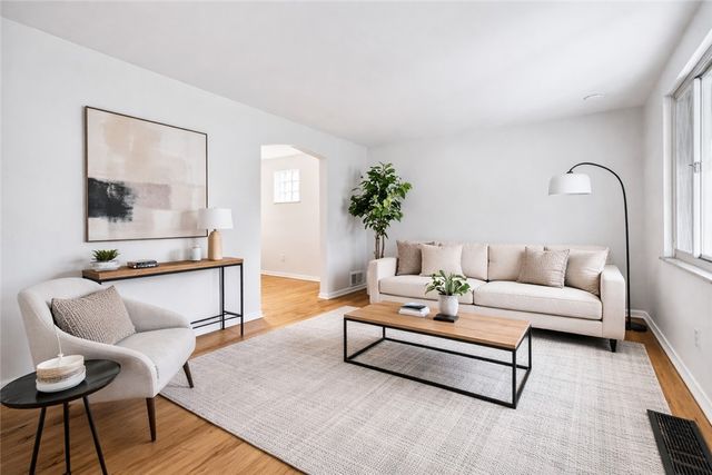 228 W Marigold St, Munhall, PA 15120