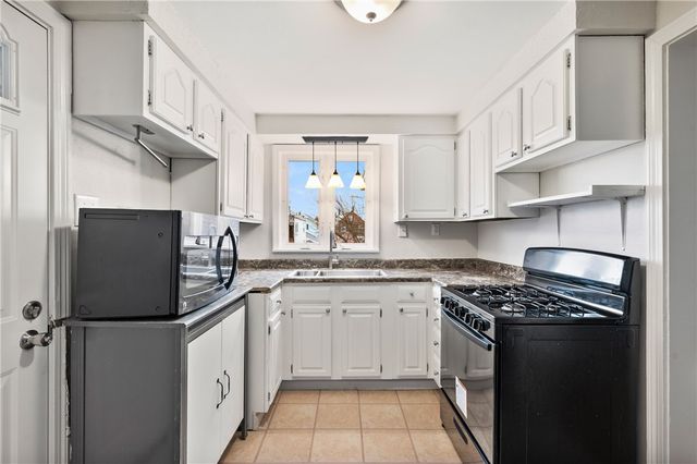 228 W Marigold St, Munhall, PA 15120