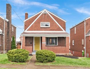 228 W Marigold St, Munhall, PA 15120