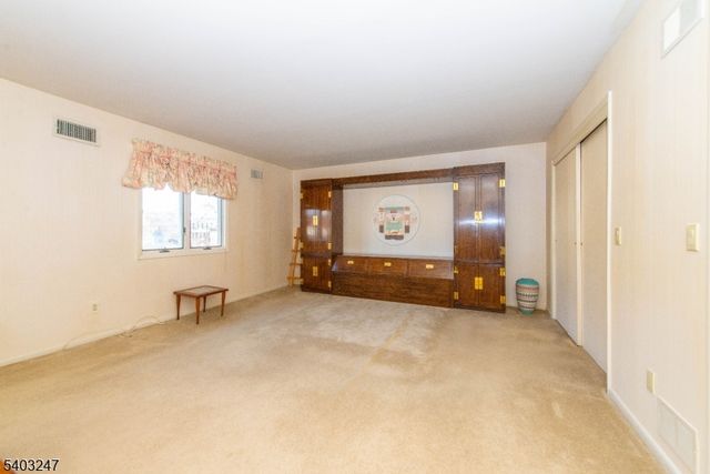 24 Malcolm Ct, Clifton City, NJ 07013