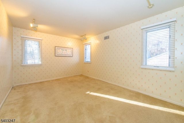 24 Malcolm Ct, Clifton City, NJ 07013