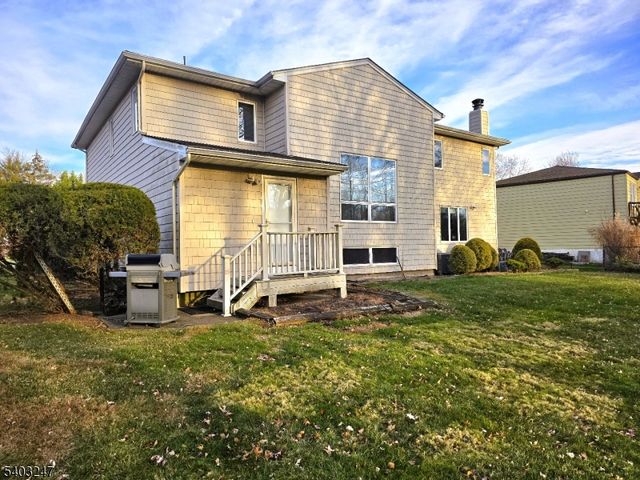 24 Malcolm Ct, Clifton City, NJ 07013