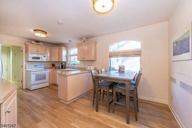 24 Malcolm Ct, Clifton City, NJ 07013