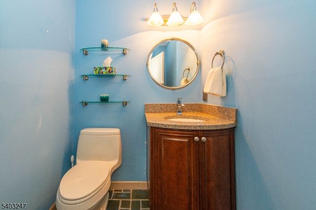 24 Malcolm Ct, Clifton City, NJ 07013