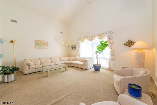 24 Malcolm Ct, Clifton City, NJ 07013