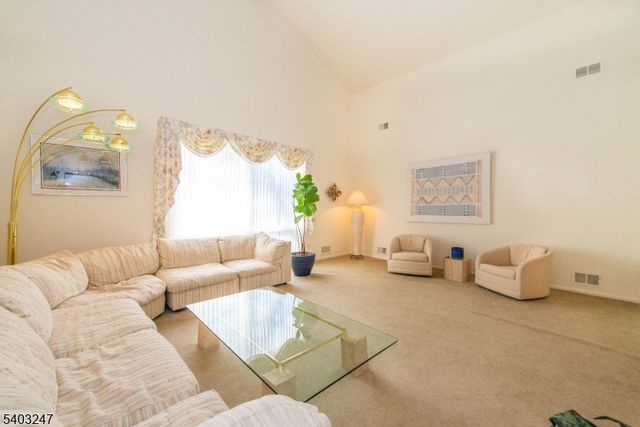 24 Malcolm Ct, Clifton City, NJ 07013