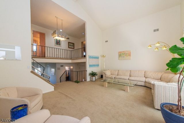 24 Malcolm Ct, Clifton City, NJ 07013