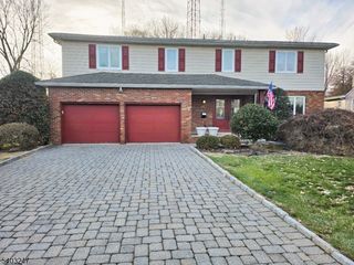24 Malcolm Ct, Clifton City, NJ 07013