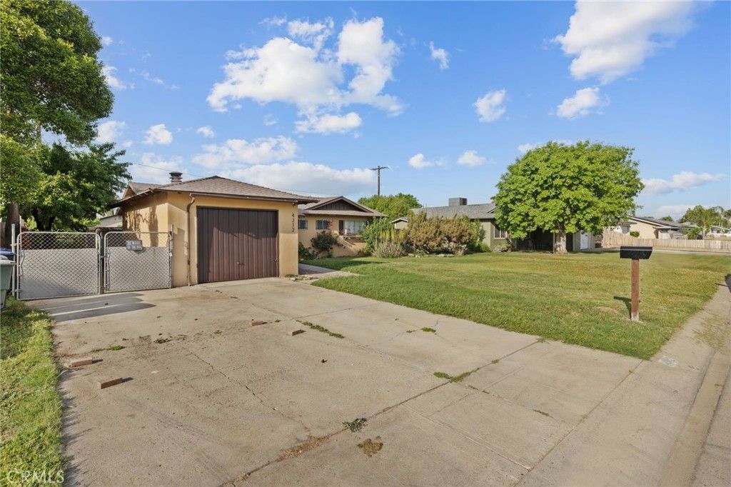 Image 3 of property listing at 4312 W Dorothea Avenue, Visalia, CA 93277