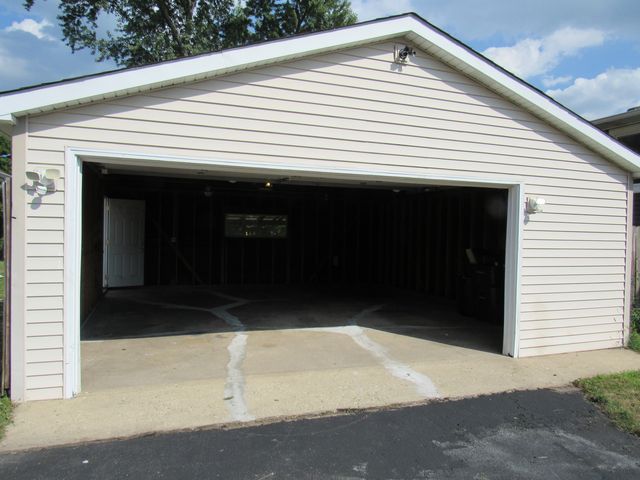 1613 Juneway Terrace, Round Lake Beach, IL 60073