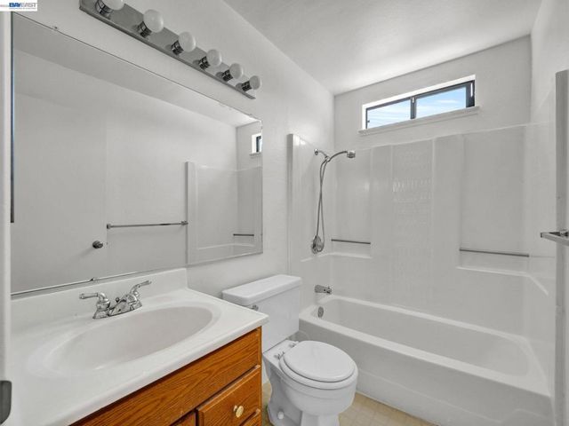 26088 Kay Ave 205, Hayward, CA 94545