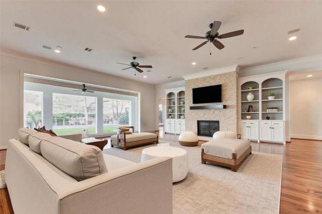 5410 Valerie St, Bellaire, TX 77401