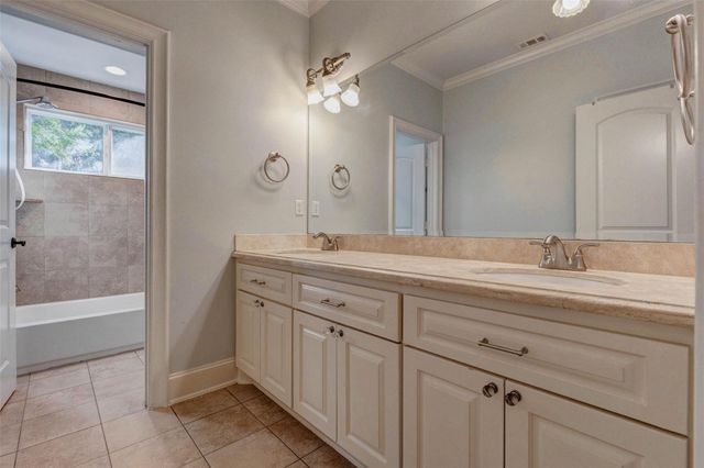 5410 Valerie St, Bellaire, TX 77401