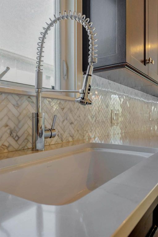Image 11 of property listing at 5410 Valerie St, Bellaire, TX 77401