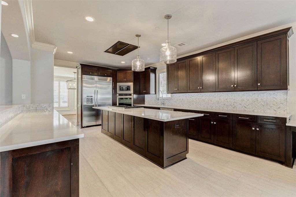 Image 12 of property listing at 5410 Valerie St, Bellaire, TX 77401