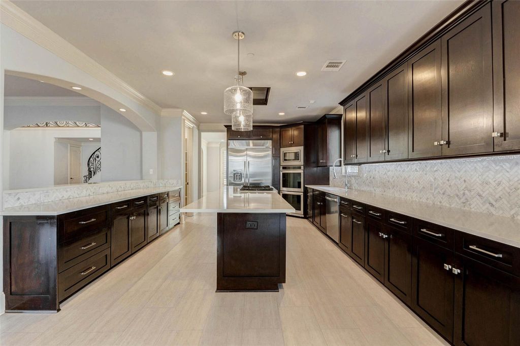 Image 13 of property listing at 5410 Valerie St, Bellaire, TX 77401