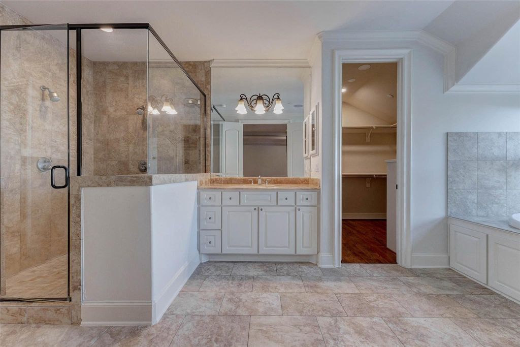 Image 24 of property listing at 5410 Valerie St, Bellaire, TX 77401