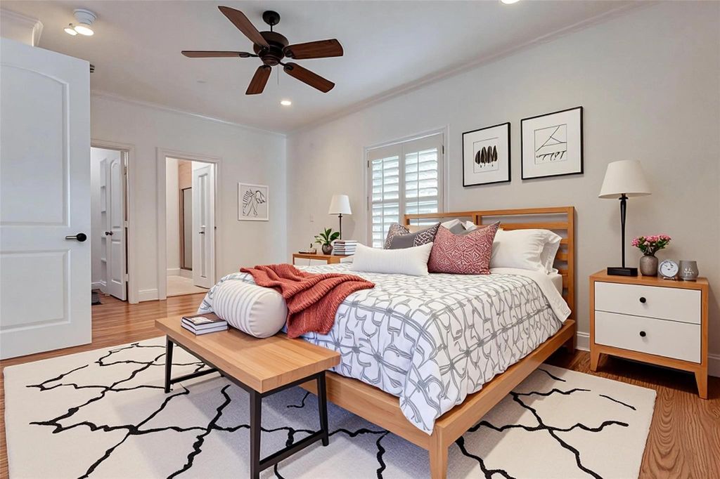 Image 27 of property listing at 5410 Valerie St, Bellaire, TX 77401
