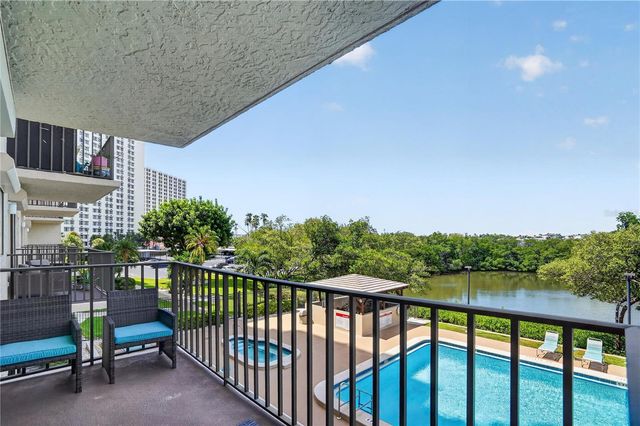 7050 SUNSET DRIVE S 211, South Pasadena, FL 33707
