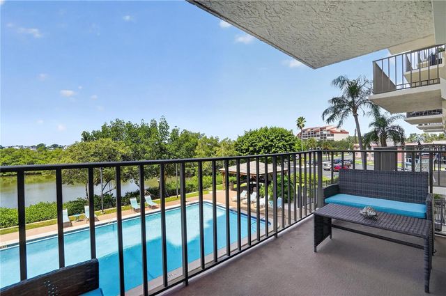 7050 SUNSET DRIVE S 211, South Pasadena, FL 33707