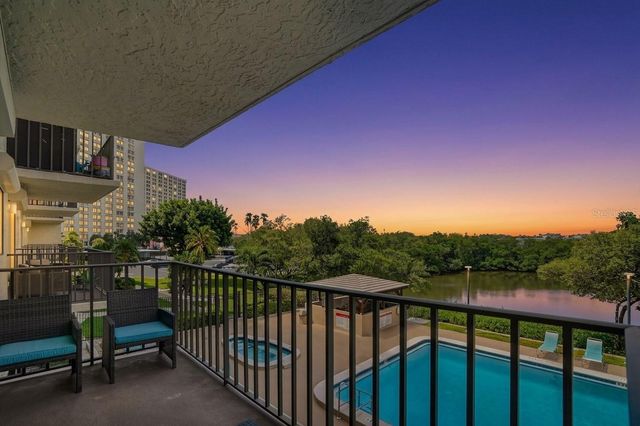 7050 SUNSET DRIVE S 211, South Pasadena, FL 33707