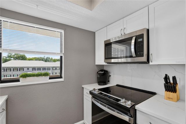 7050 SUNSET DRIVE S 211, South Pasadena, FL 33707
