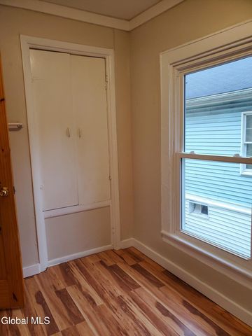 6 W Sunnyside Way, Troy, NY 12180