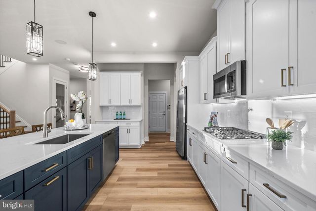 7505 MAGARITY RD, Falls Church, VA 22043
