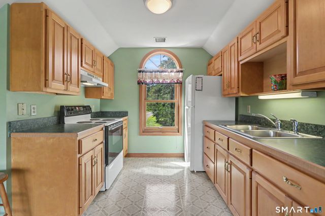 94 Tomlinson Road, Seymour, CT 06483