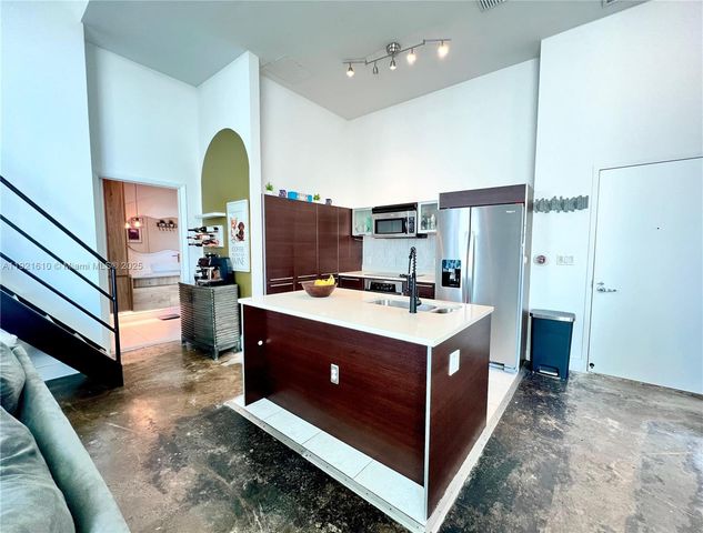 1900 N Bayshore Dr 909, Miami, FL 33132