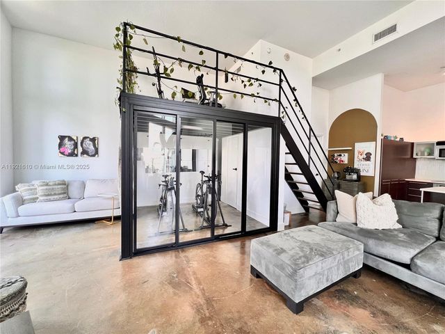 1900 N Bayshore Dr 909, Miami, FL 33132