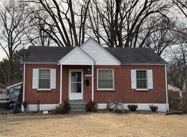 1195 Saint Mark Drive, Florissant, MO 63031