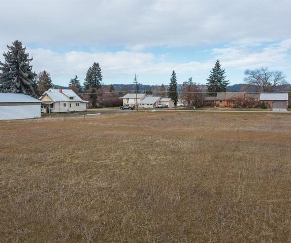 10218 E Empire Ave, Millwood, WA 99212