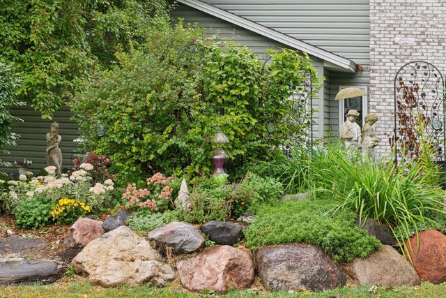 15357 Village Woods Drive, Eden Prairie, MN 55347