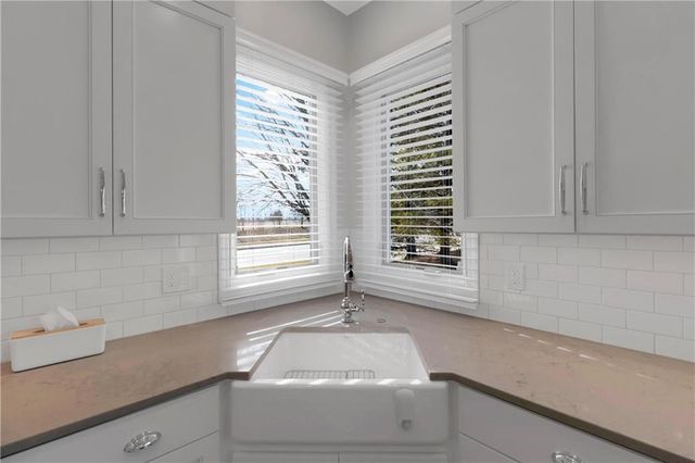 13290 High Drive, Leawood, KS 66209