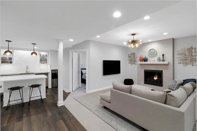 13290 High Drive, Leawood, KS 66209