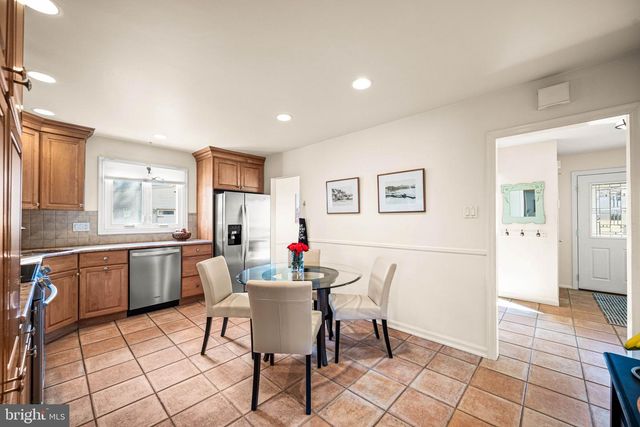 1720 AIDENN LAIR RD, Dresher, PA 19025