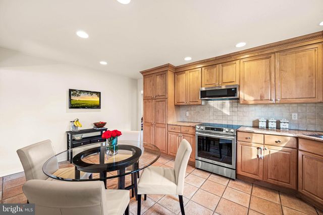 1720 AIDENN LAIR RD, Dresher, PA 19025