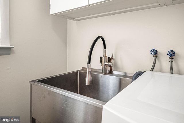 1720 AIDENN LAIR RD, Dresher, PA 19025