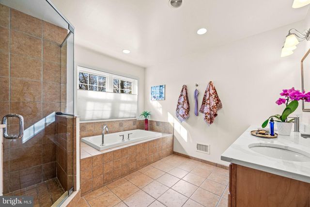 1720 AIDENN LAIR RD, Dresher, PA 19025