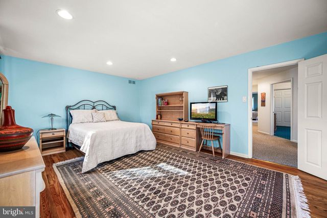 1720 AIDENN LAIR RD, Dresher, PA 19025