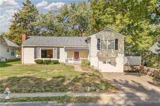 2211 Lovers Lane, St Joseph, MO 64505