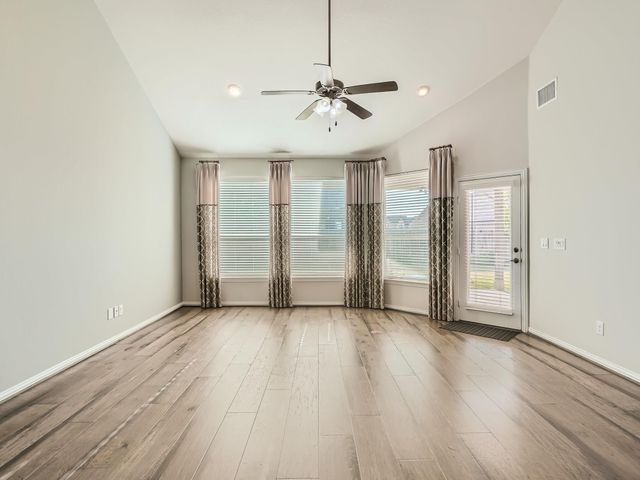 113 Leon LOOP, Liberty Hill, TX 78642