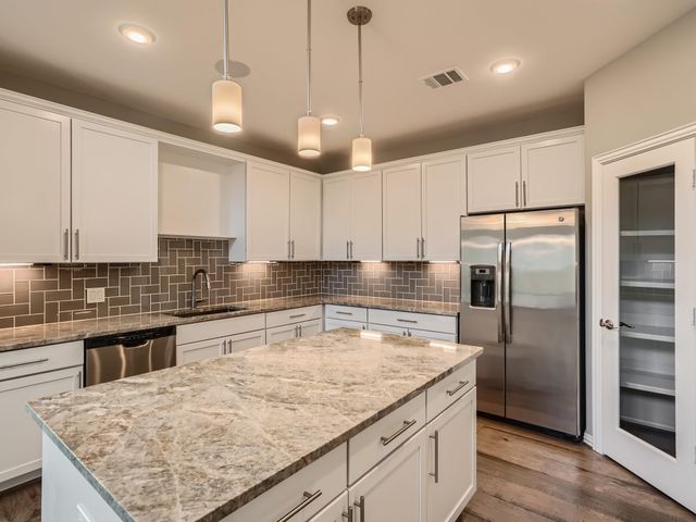 113 Leon LOOP, Liberty Hill, TX 78642