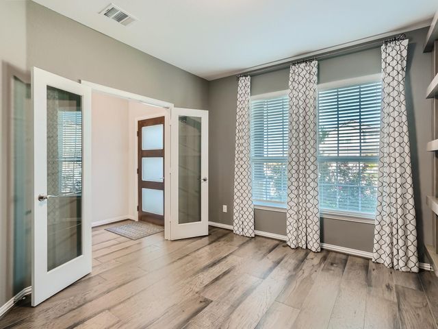 113 Leon LOOP, Liberty Hill, TX 78642