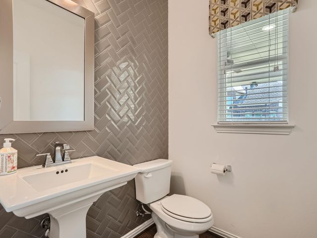 113 Leon LOOP, Liberty Hill, TX 78642