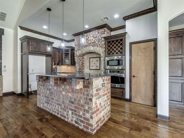 609 Winding Creek Road, Yukon, OK 73099