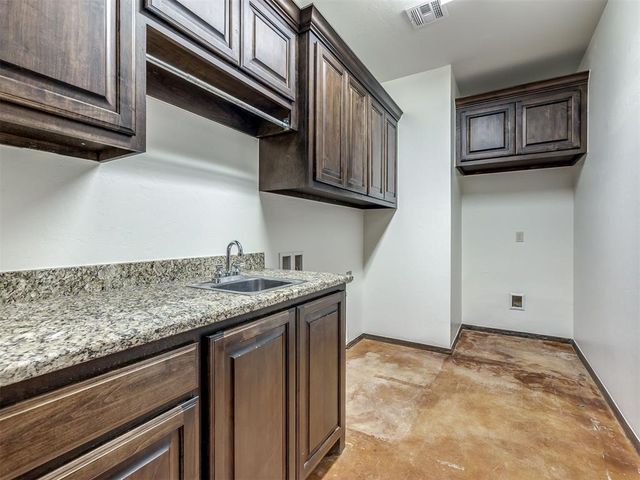 609 Winding Creek Road, Yukon, OK 73099